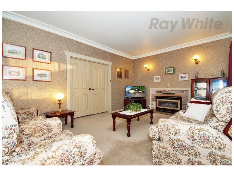 8 BARTLETT Avenue, Croydon VIC 3136