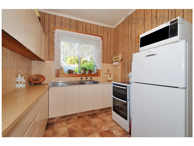 8 BARTLETT Avenue, Croydon VIC 3136