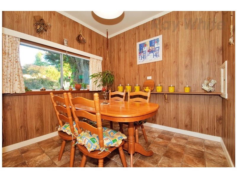 8 BARTLETT Avenue, Croydon VIC 3136