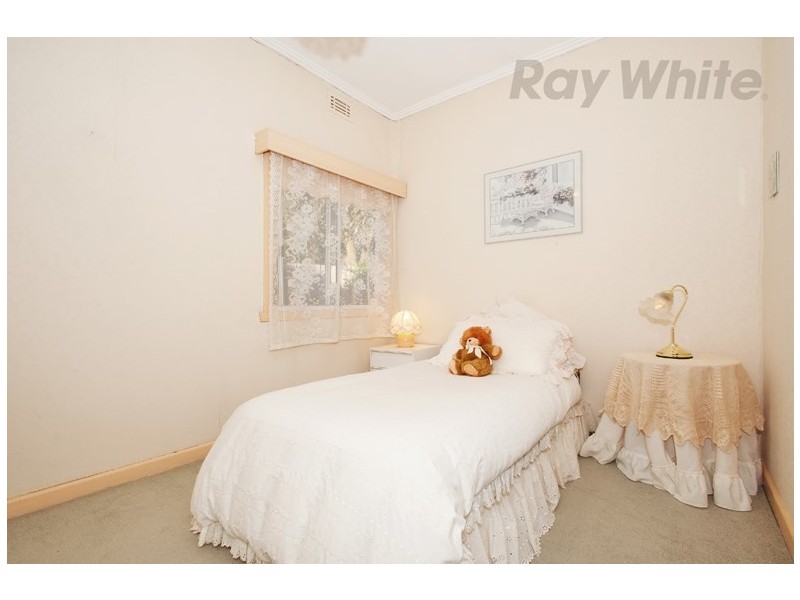 8 BARTLETT Avenue, Croydon VIC 3136