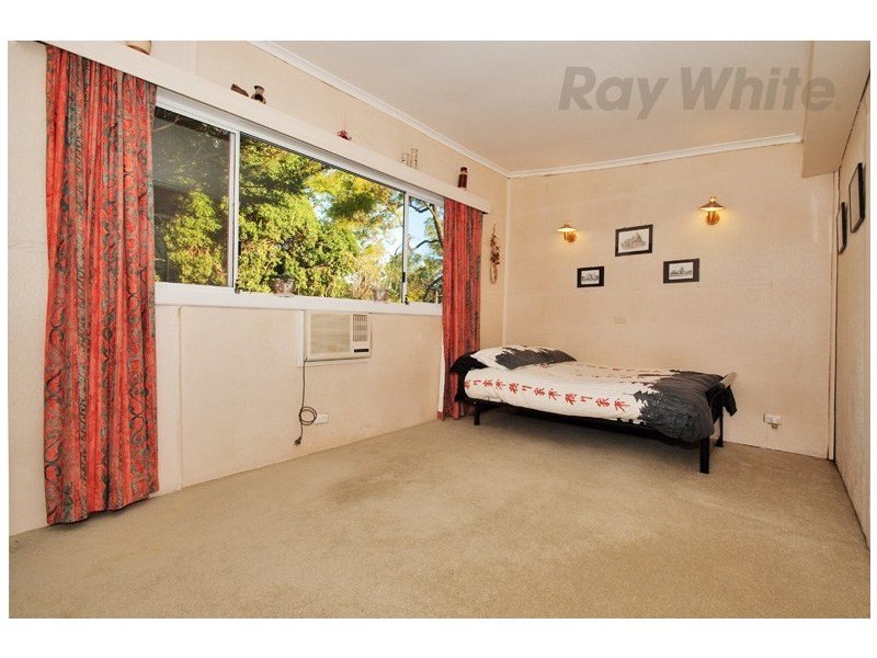 8 BARTLETT Avenue, Croydon VIC 3136