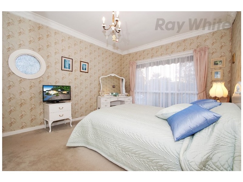 8 BARTLETT Avenue, Croydon VIC 3136