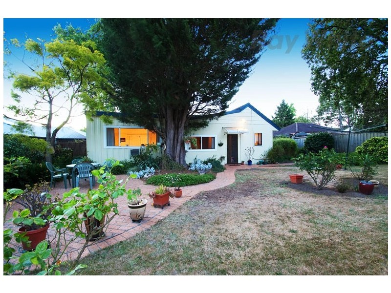 8 BARTLETT Avenue, Croydon VIC 3136