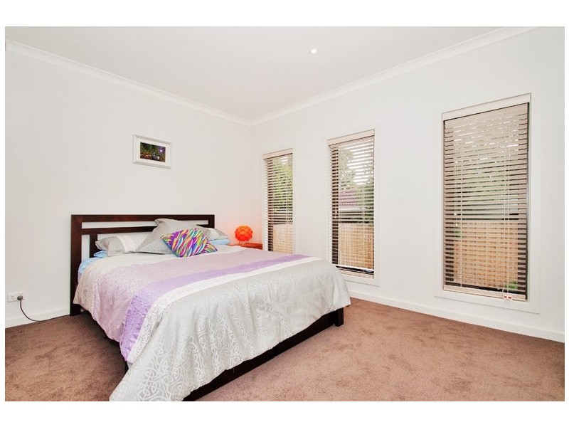 2/11 Holland Road, Ringwood East VIC 3135