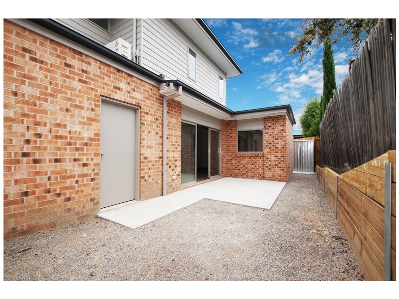 Unit 2, 4 CAROLE Avenue, Chirnside Park VIC 3116