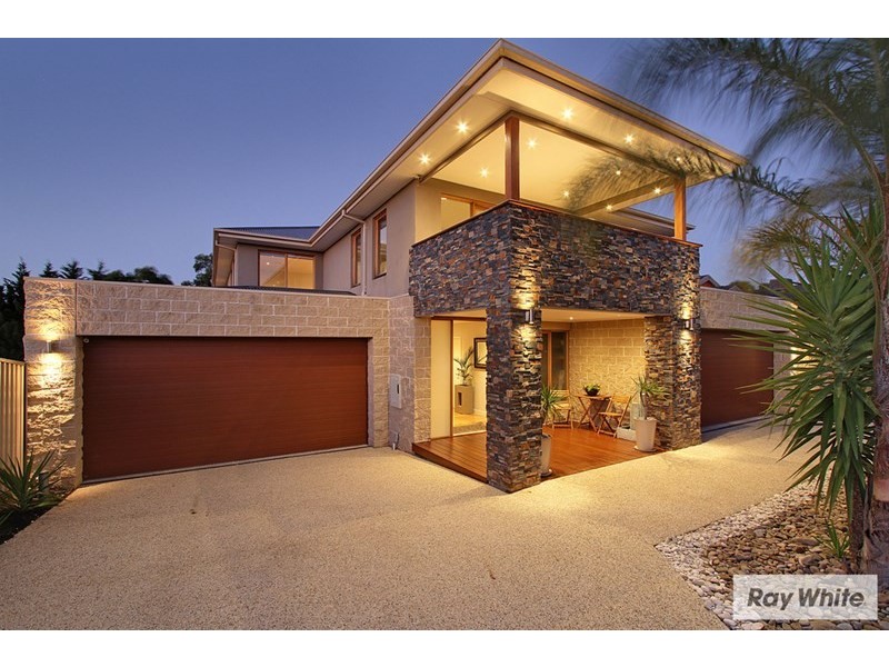 19 TUDOR Drive, Mooroolbark VIC 3138