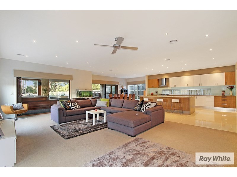 19 TUDOR Drive, Mooroolbark VIC 3138
