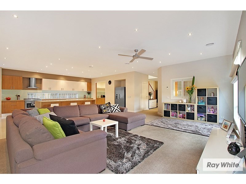 19 TUDOR Drive, Mooroolbark VIC 3138