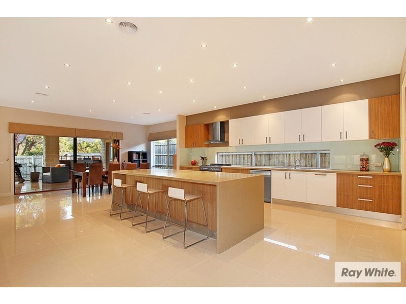 19 TUDOR Drive, Mooroolbark VIC 3138