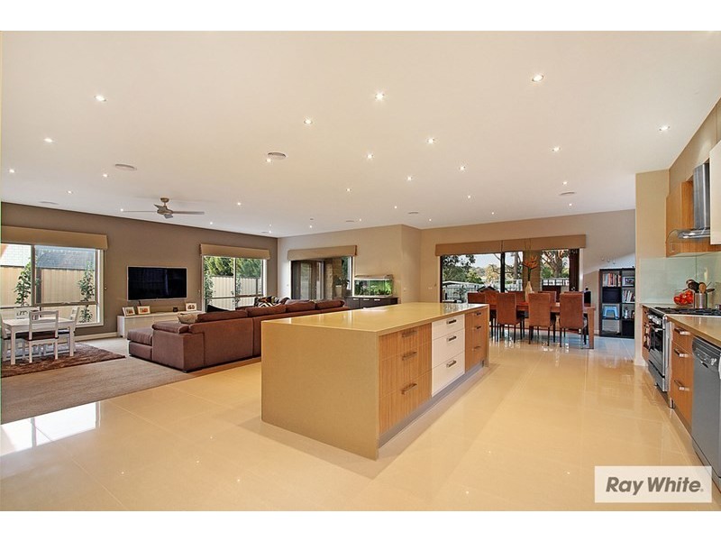 19 TUDOR Drive, Mooroolbark VIC 3138