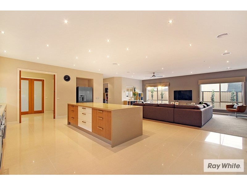 19 TUDOR Drive, Mooroolbark VIC 3138
