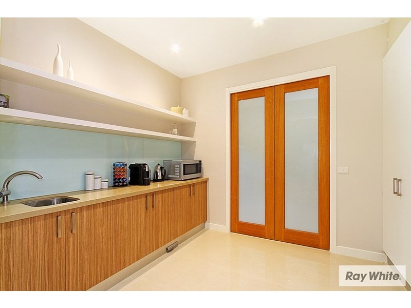 19 TUDOR Drive, Mooroolbark VIC 3138