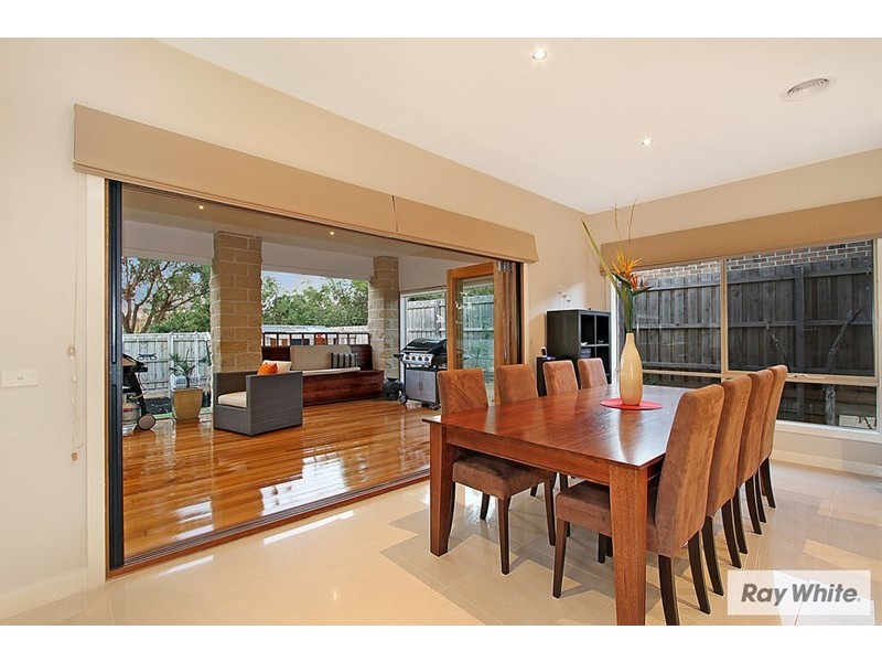 19 TUDOR Drive, Mooroolbark VIC 3138