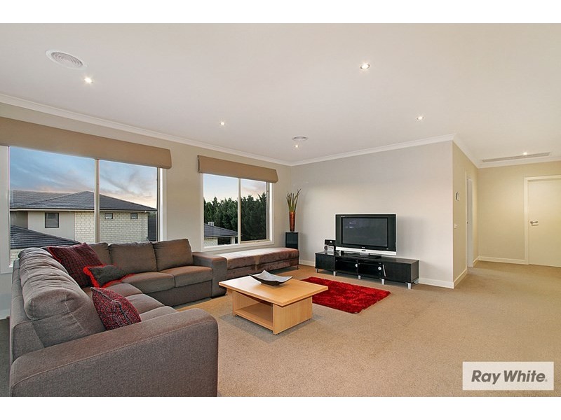 19 TUDOR Drive, Mooroolbark VIC 3138