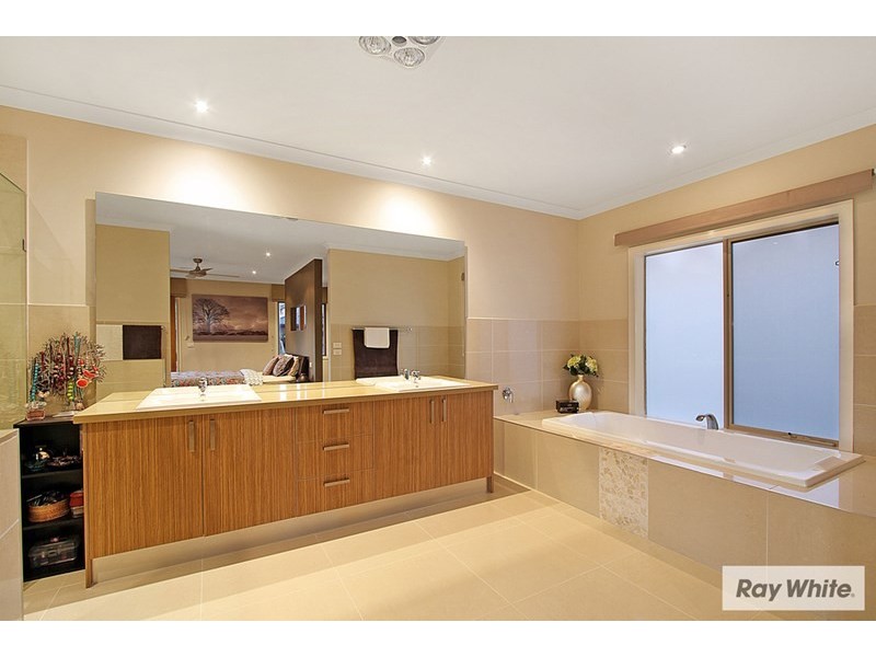 19 TUDOR Drive, Mooroolbark VIC 3138