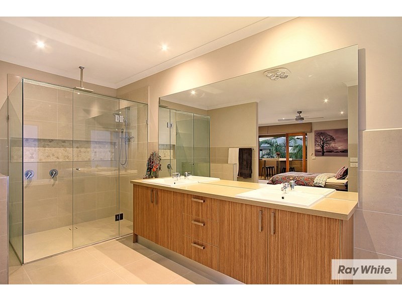 19 TUDOR Drive, Mooroolbark VIC 3138