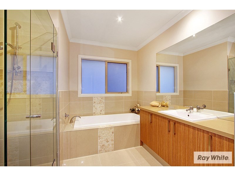 19 TUDOR Drive, Mooroolbark VIC 3138