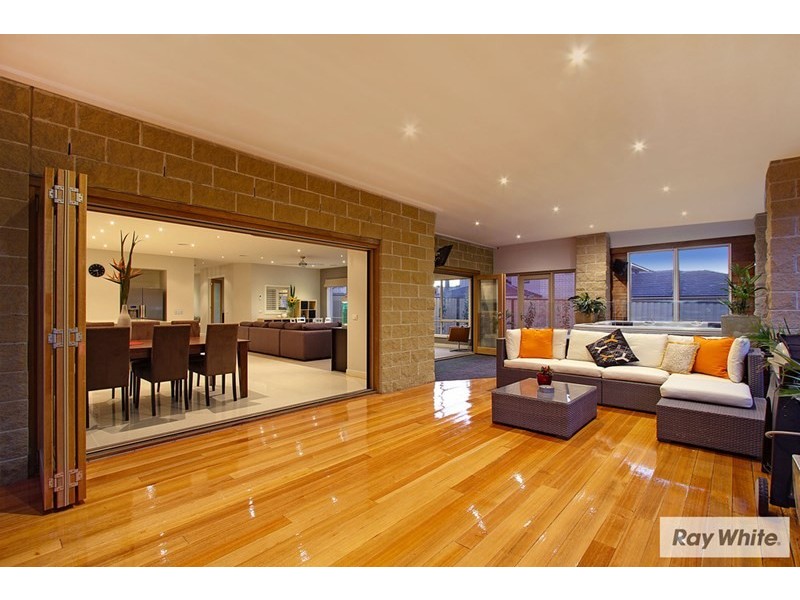 19 TUDOR Drive, Mooroolbark VIC 3138