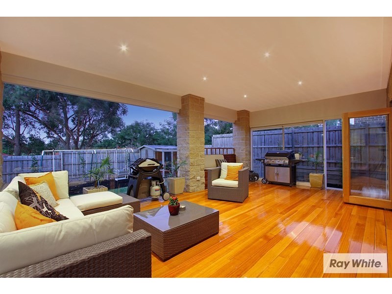 19 TUDOR Drive, Mooroolbark VIC 3138