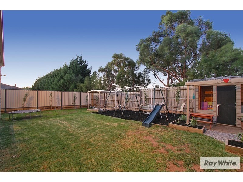 19 TUDOR Drive, Mooroolbark VIC 3138