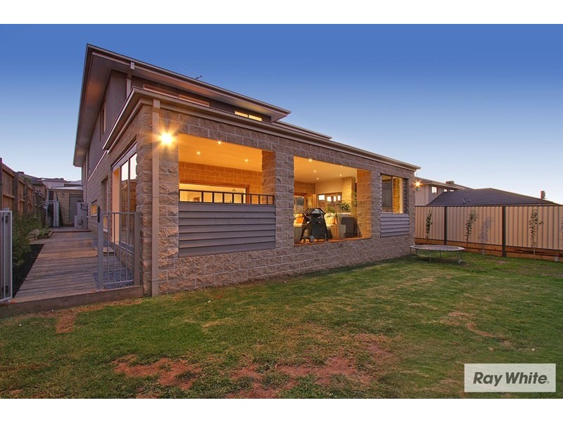 19 TUDOR Drive, Mooroolbark VIC 3138