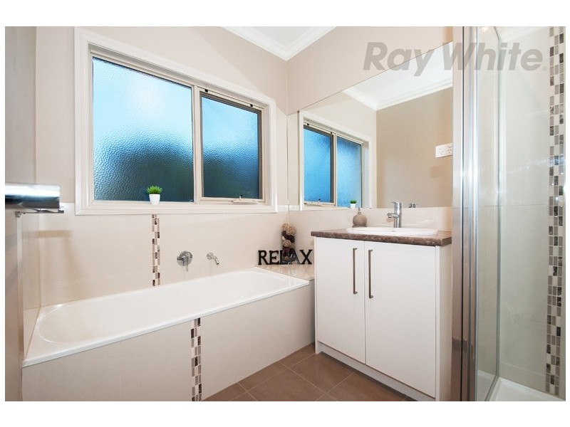 1/5 MOANA Drive, Mooroolbark VIC 3138