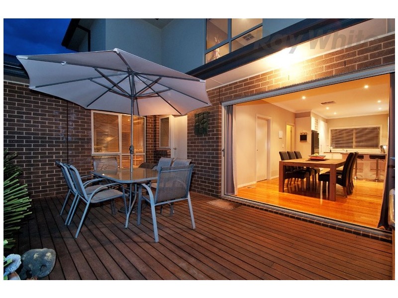 1/5 MOANA Drive, Mooroolbark VIC 3138