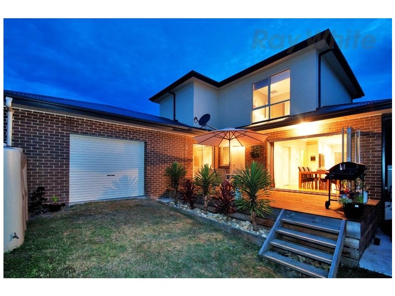 1/5 MOANA Drive, Mooroolbark VIC 3138