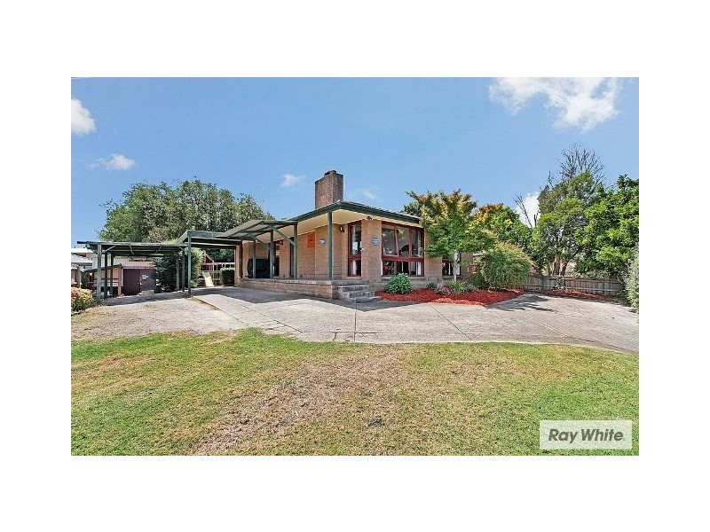 11 EASTWOOD Crescent, Mooroolbark VIC 3138