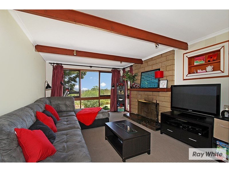 11 EASTWOOD Crescent, Mooroolbark VIC 3138