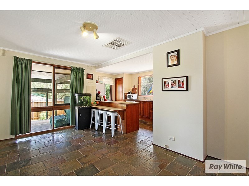 11 EASTWOOD Crescent, Mooroolbark VIC 3138