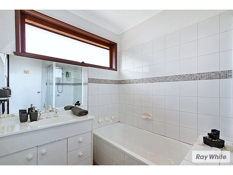 11 EASTWOOD Crescent, Mooroolbark VIC 3138