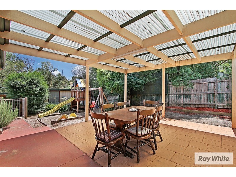 11 EASTWOOD Crescent, Mooroolbark VIC 3138