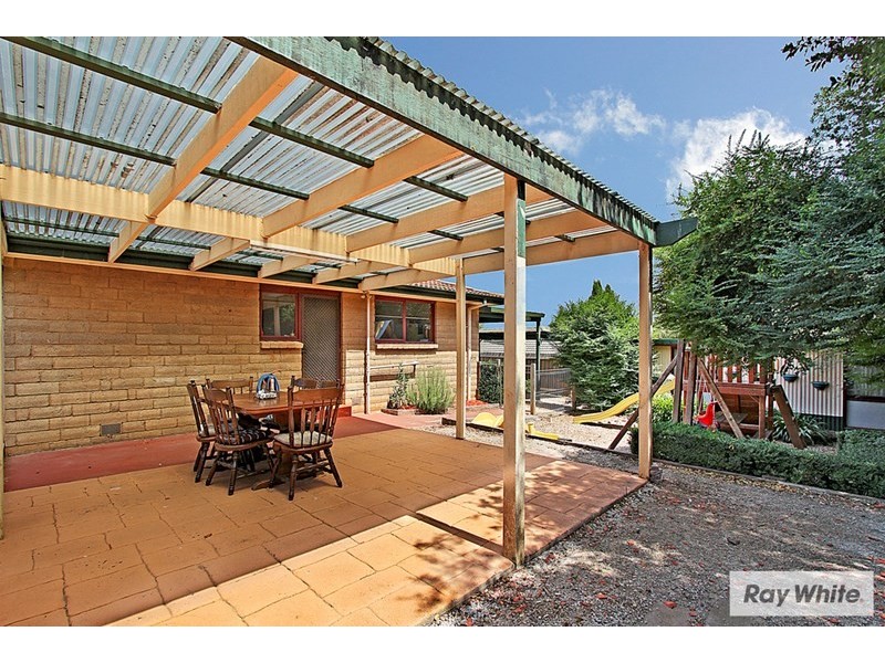 11 EASTWOOD Crescent, Mooroolbark VIC 3138