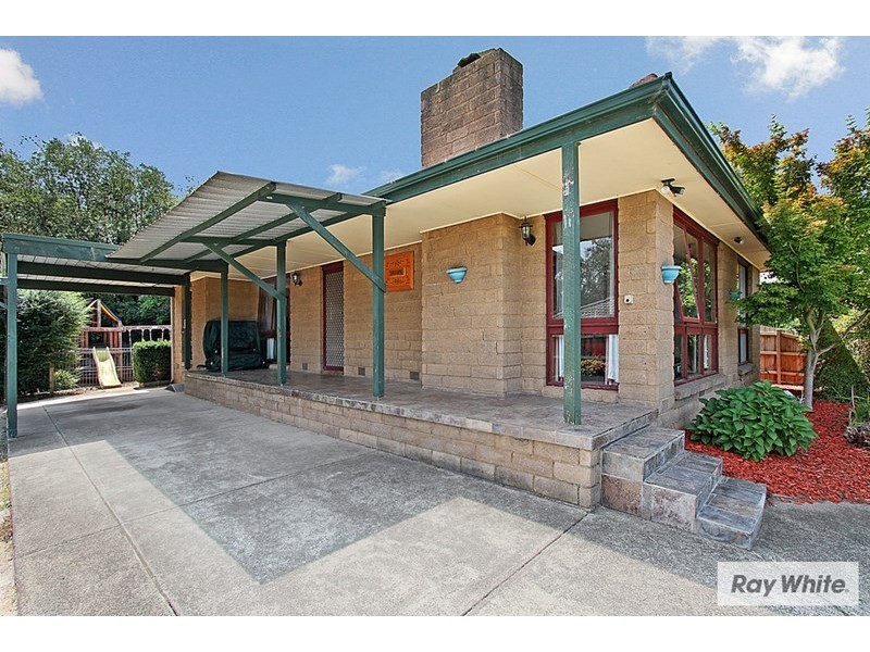 11 EASTWOOD Crescent, Mooroolbark VIC 3138