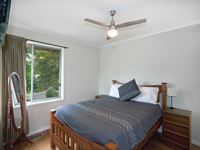 9 Oaktree Road, Croydon North VIC 3136