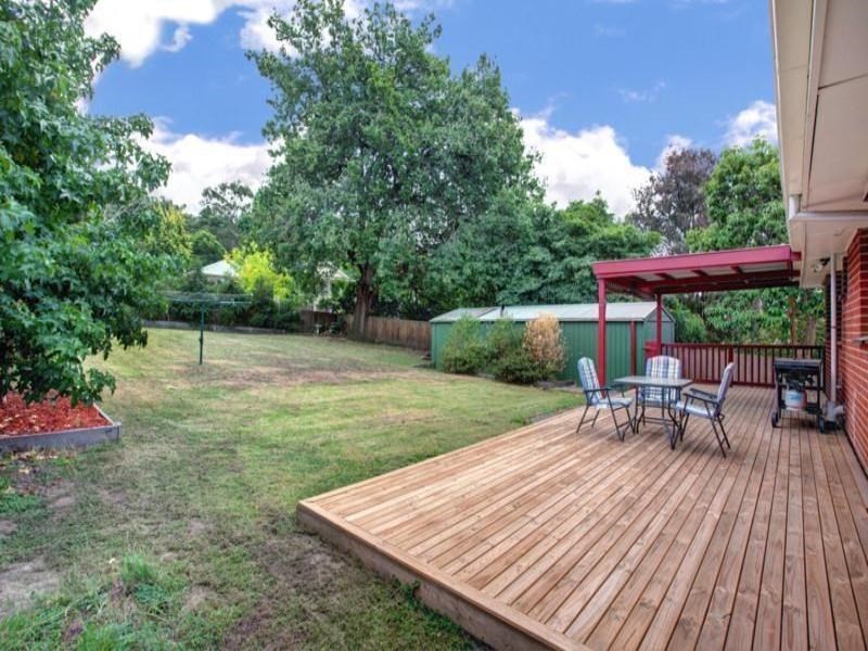 9 Oaktree Road, Croydon North VIC 3136