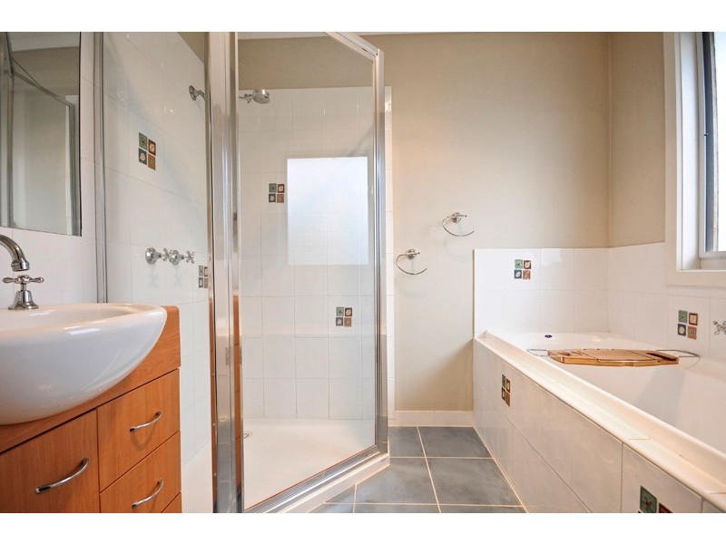 2/52 Lusher Road, Croydon VIC 3136