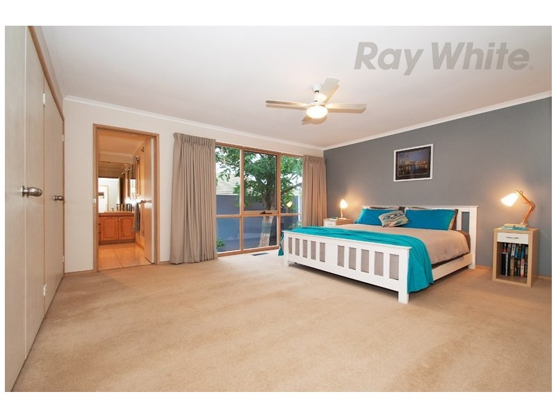 14 DRUMMER HILL Lane, Mooroolbark VIC 3138