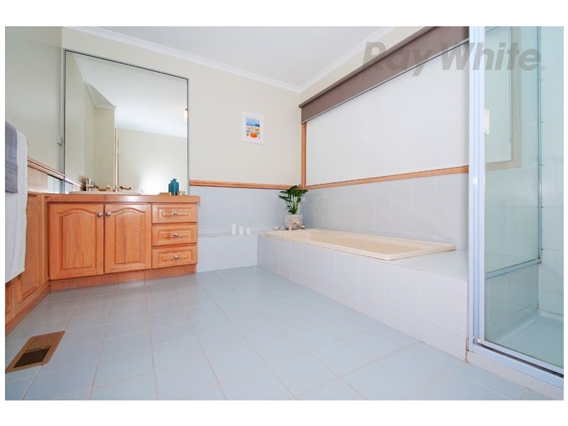 14 DRUMMER HILL Lane, Mooroolbark VIC 3138