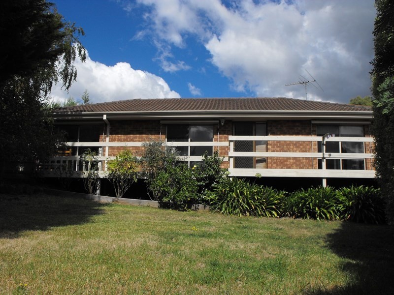 25 Latrobe Court, Croydon Hills VIC 3136