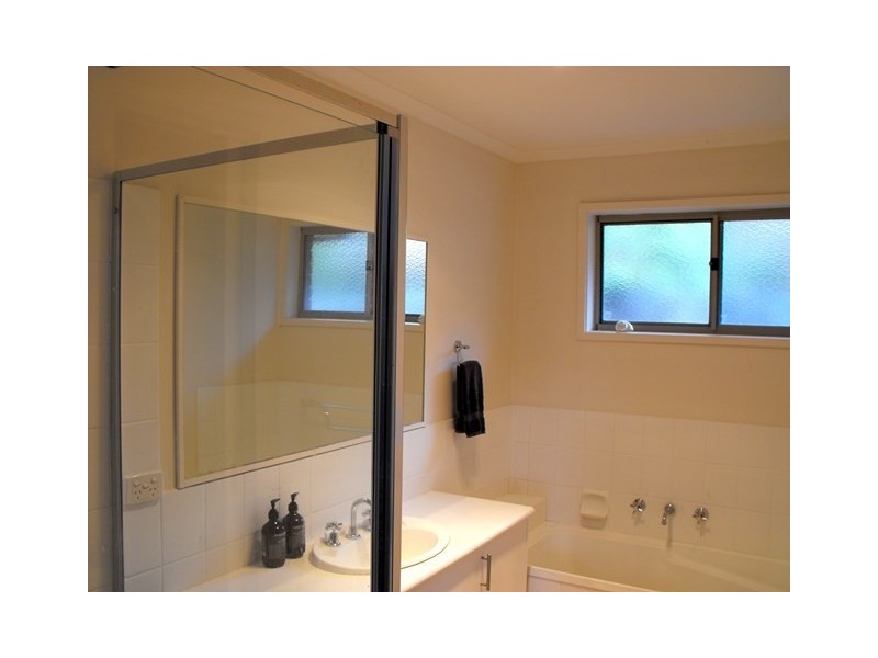 25 Latrobe Court, Croydon Hills VIC 3136