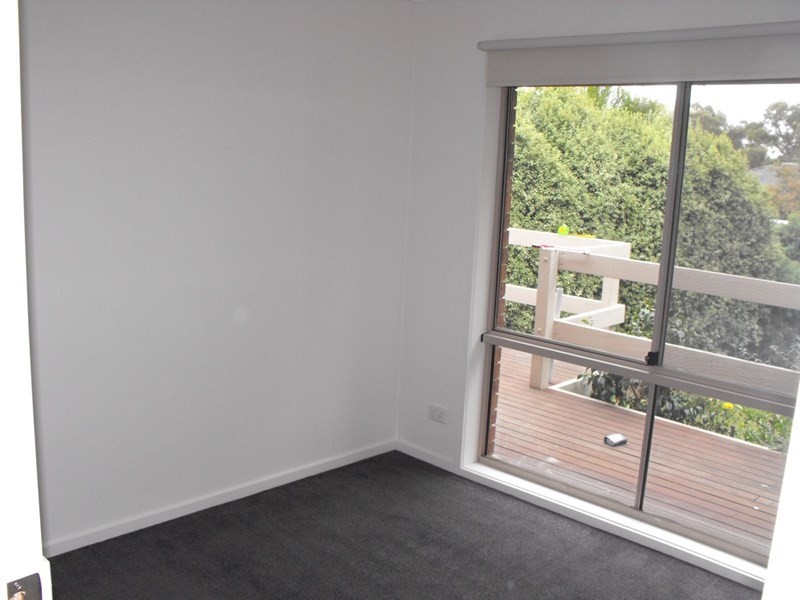 25 Latrobe Court, Croydon Hills VIC 3136