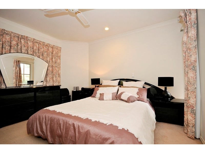2/5 NIEL Street, Croydon VIC 3136