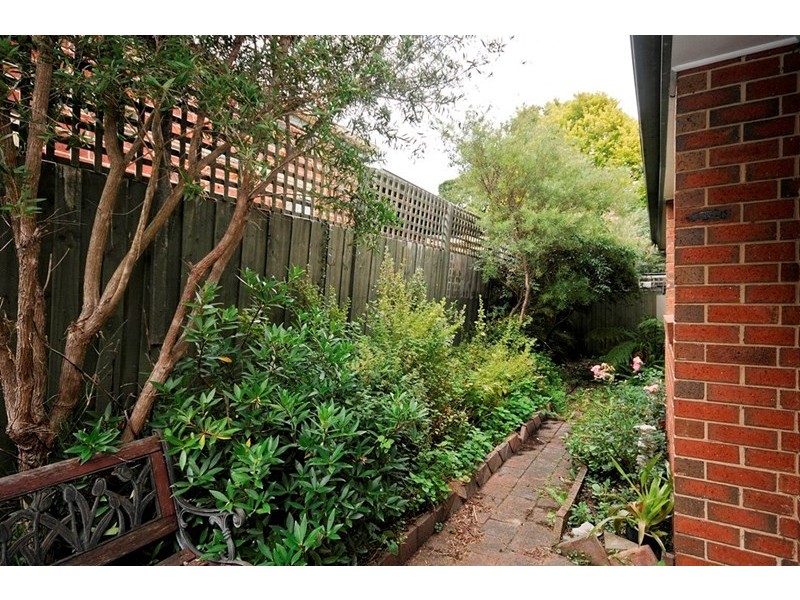 2/5 NIEL Street, Croydon VIC 3136