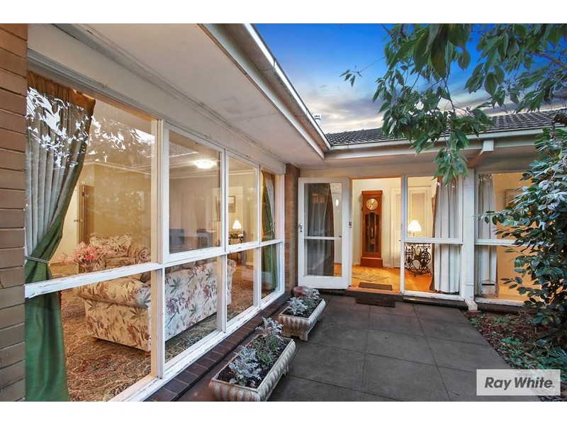7 CROWN Point, Chirnside Park VIC 3116