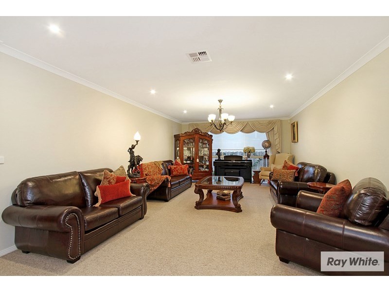 34 TUDOR Drive, Mooroolbark VIC 3138
