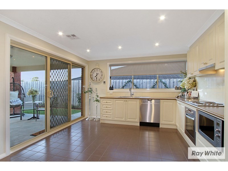 34 TUDOR Drive, Mooroolbark VIC 3138