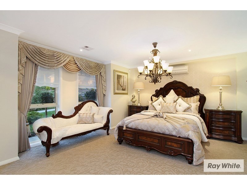34 TUDOR Drive, Mooroolbark VIC 3138