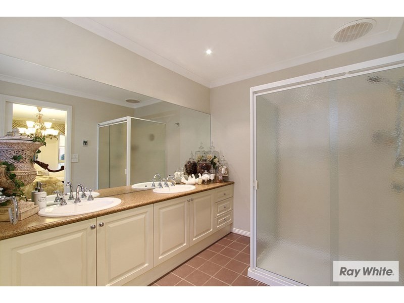 34 TUDOR Drive, Mooroolbark VIC 3138